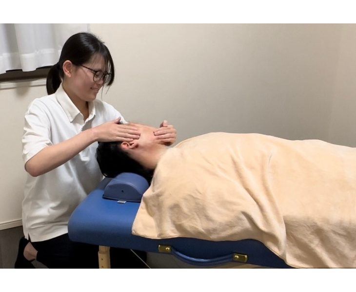 刈谷市で小顔の施術を行なっている画像。